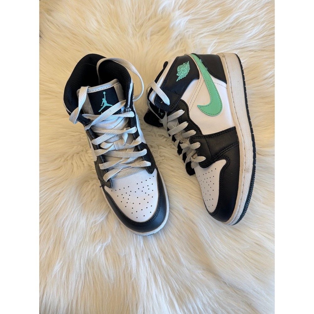 Jordan 1 mid green glow youth size 6 EUC‎
